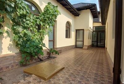 Oportunitate. Casa situata intr-o zona linistita, cu foarte multa verdeata si - 1