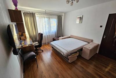 Garsoniera la etaj intermediar, situata in cartierul Astra - 2