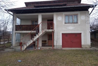 Casă cu 4 camere în Dolhești - 1