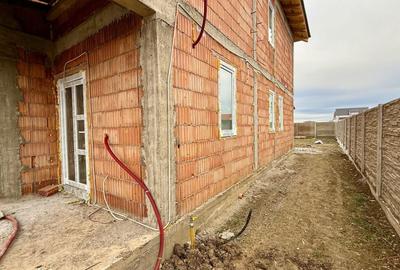 Duplex cu 4 camere cu Canalizare în Moșnița Nouă - 3