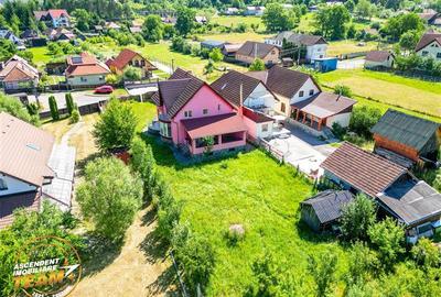 Casă individuală cu 4 camere cu Canalizare în Central - 1