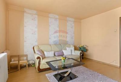 Apartament cu 5 camere decomandat, mobilat în Micălaca - 1