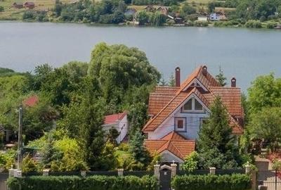 Casă individuală cu 12 camere în Moacșa - 1