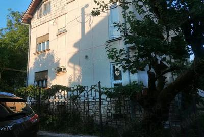 Casă cu 5 camere în Central - 1