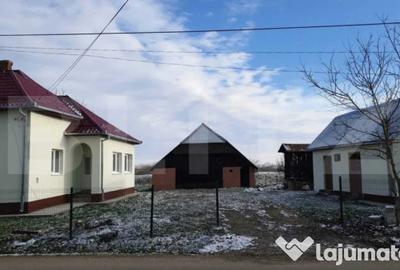 Casă cu 3 camere cu Teren 2050 Mp în Central - 13