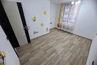 Apartament cu 3 camere decomandat în Tractorul - 8