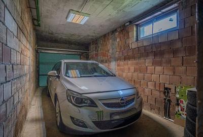 Casă individuală cu 8 camere cu Garaj în Colonia 1 Mai - 48