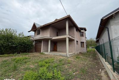 Casă cu 4 camere în Petrești - 2