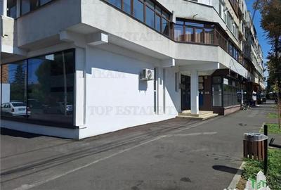 Spațiu comercial, de 633 mp, în Central - 8
