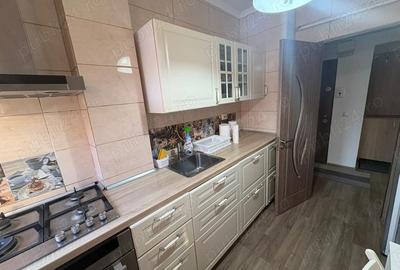 Apartament cu 3 camere semidecomandat în Central - 2