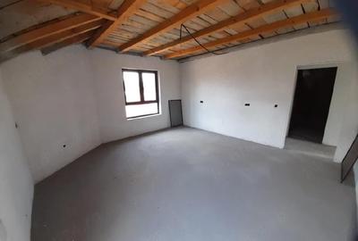 Casă cu 4 camere cu Teren 1000 Mp în Țepu - 3
