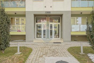 Apartament cu 2 camere semidecomandat, mobilat în Tractorul - 22