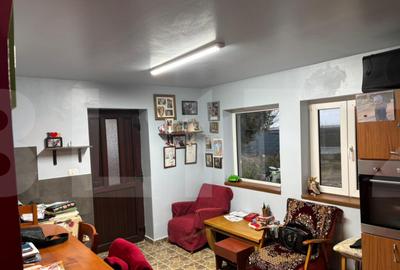 Casa in Iratosu cu teren, apa curenta, centrala termica , - 11