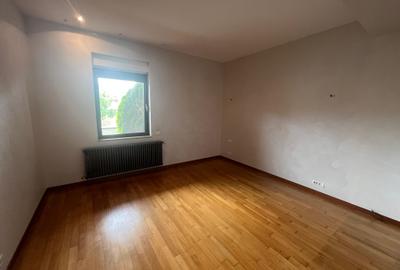 Apartament cu 4 camere decomandat în Capitale - 18