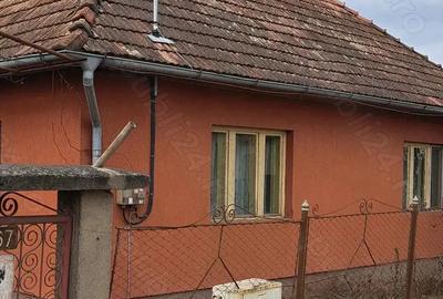Casă cu 3 camere cu Teren 7400 Mp în Răscruci