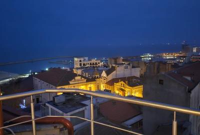 Apartament 3 camere - Ultracentral - zona Peninsula - 1.100 euro/luna (Cod E2)