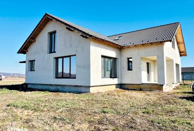 Casă cu 5 camere cu Teren 743 Mp în Oșorhei