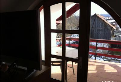 Casă cu 5 camere cu Teren 400 Mp în Teișani - 2