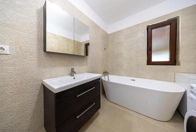 Casă cu 4 camere cu Teren 500 Mp în Central