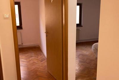 Apartament cu 3 camere decomandat în Răcădău - 1