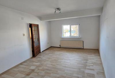 Casă cu 6 camere cu Teren 450 Mp în Calea București - 2