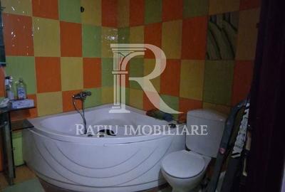 Casă cu 3 camere decomandat cu Teren 11 Mp în Central - 4