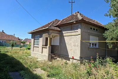 BRASADAS vinde casa 3 cam cu teren 5 ari in 14 Mai.