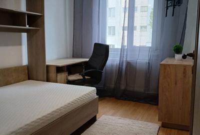 Apartament cu 3 camere semidecomandat în Alexandru cel Bun