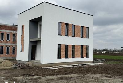Casă cu 4 camere cu Teren 300 Mp în Central - 7
