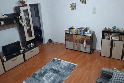 Apartament cu 2 camere zona Unirii Sud etaj 1 din 4 Pret: 82.000 - 11