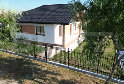 Casa cocheta de vanzare, cu 3 camere, zona Lunca Cetatuii - 3