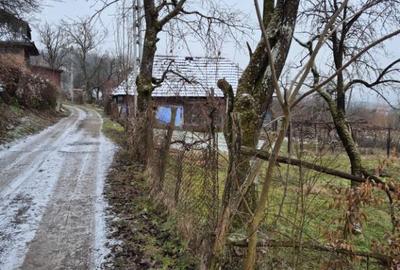 Teren de 2700 mp, în Coaș