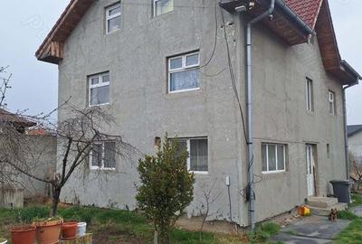 Casa P+1+M, 210mp,compusa din 9 Dormitoare, 3 bai, bucatarie neterminata + 900mp Casa P+1+M, 210mp,compusa din 9 Dormitoare, 3 bai, bucatarie neterminata + 900mp - 2