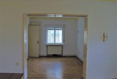 Universitate, Intercontinental, Blocul Roșu - 8