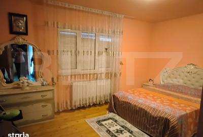 Casă cu 7 camere semidecomandat cu Teren 1430 Mp în Podari - 2