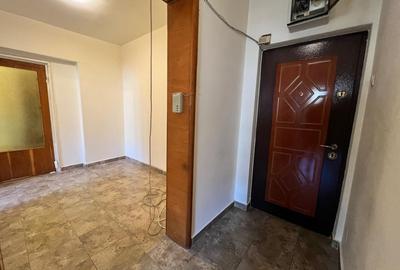 Obor-metrou, vanzare 2 camere decomandat, etaj 5, - 12