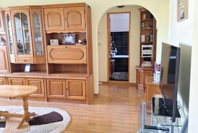 Apartament cu 3 camere semidecomandat în Fălticeni