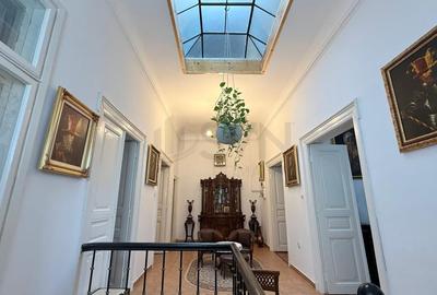 Apartament cu 5 camere circular, mobilat în P-ța Victoriei