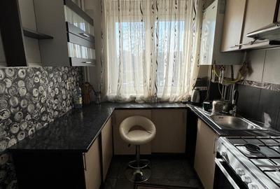 Apartament cu 3 camere semidecomandat, mobilat în Podu Roș - 10