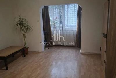 Apartament cu 3 camere semidecomandat în Dâmbu Pietros