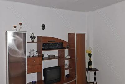 Casă cu 4 camere în Cetate