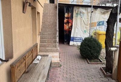 Casă cu 7 camere cu Teren 100 Mp în Eroii Revoluției - 1