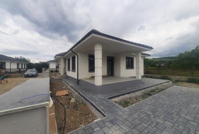 Casă cu 4 camere în Central - 1