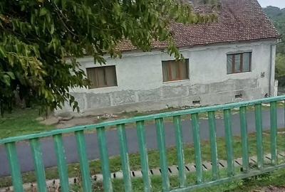 Casă cu 4 camere în Zăbrani - 1