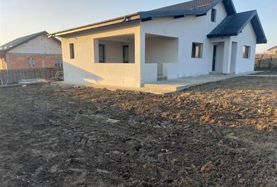 Casă individuală cu 5 camere cu Canalizare în Dumești - 1