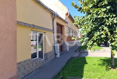 Casa cu spatiu comercial de vanzare in Sebes zona centrala - 2
