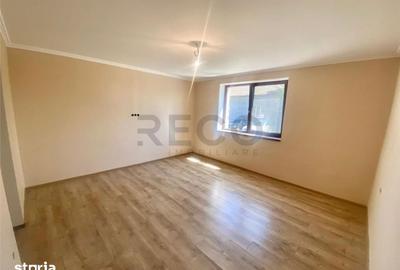 Casă cu 5 camere cu Teren 521 Mp în Borș - 2