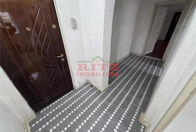 Apartament cu 3 camere semidecomandat în Central - 2