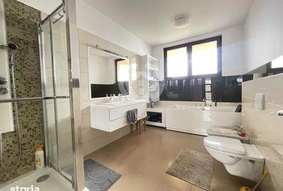 Casă cu 6 camere cu Teren 611 Mp în Central - 3