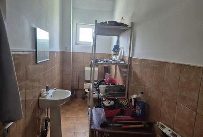 Spațiu comercial, de 1,800 mp, în Central - 3